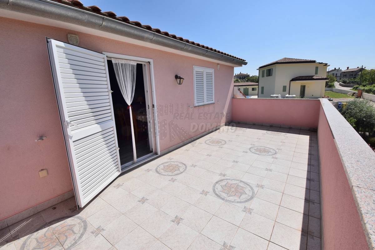 Bellissima casa con 2 appartamenti e garage!! Isola di Krk