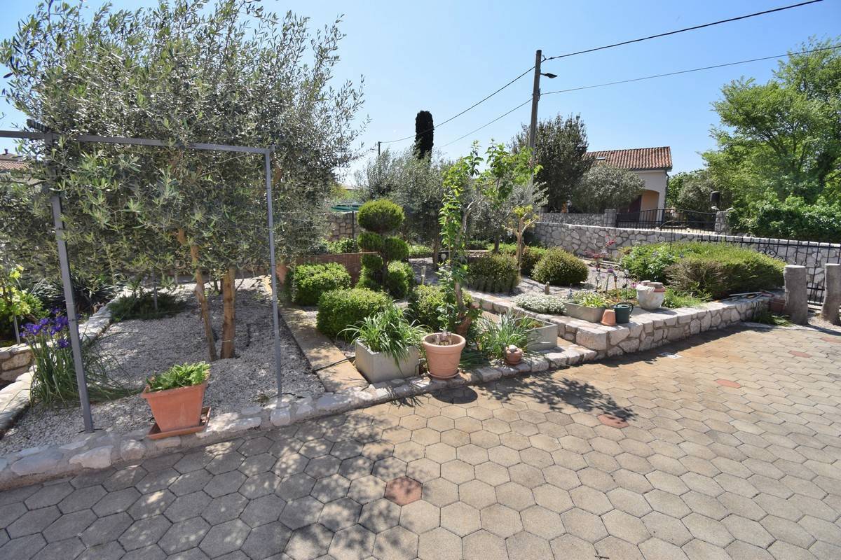 Bellissima casa con 2 appartamenti e garage!! Isola di Krk