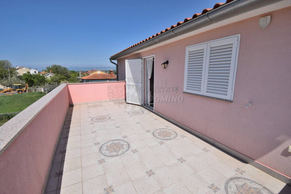 Bellissima casa con 2 appartamenti e garage!! Isola di Krk