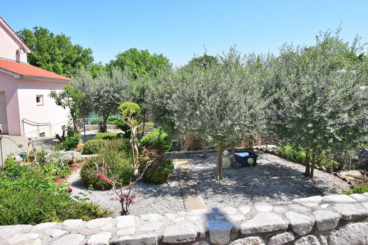 Bellissima casa con 2 appartamenti e garage!! Isola di Krk