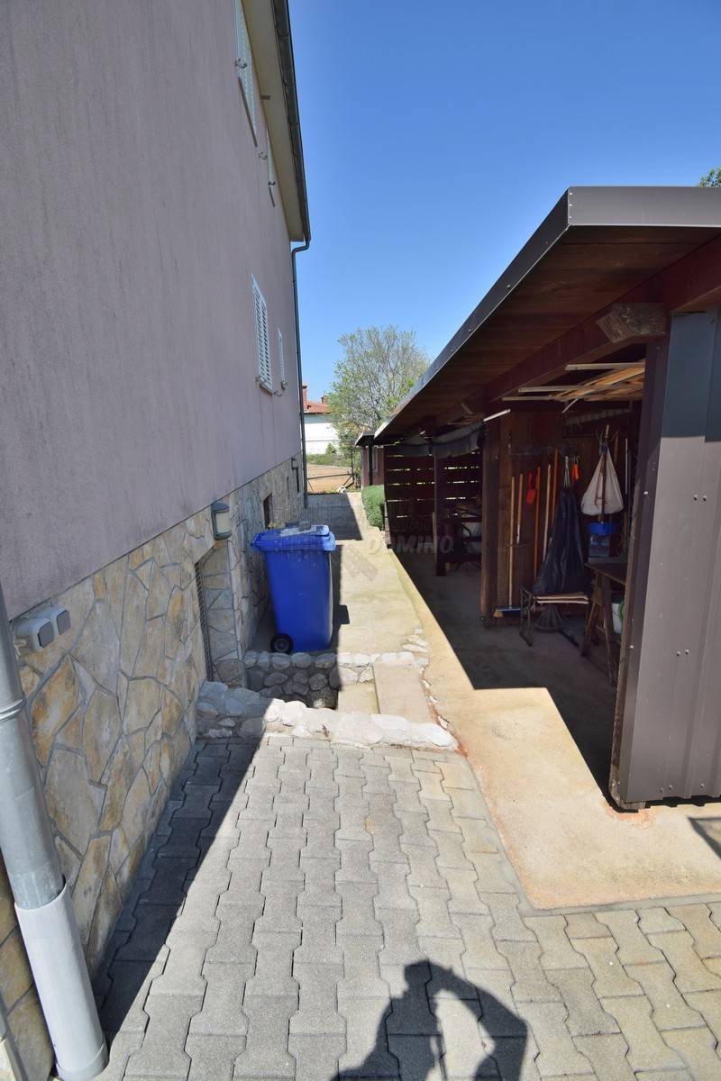 Bellissima casa con 2 appartamenti e garage!! Isola di Krk