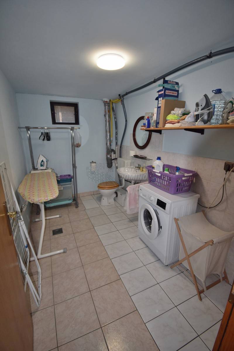 Bellissima casa con 2 appartamenti e garage!! Isola di Krk