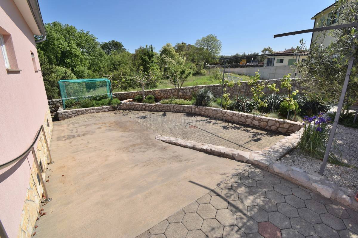 Bellissima casa con 2 appartamenti e garage!! Isola di Krk