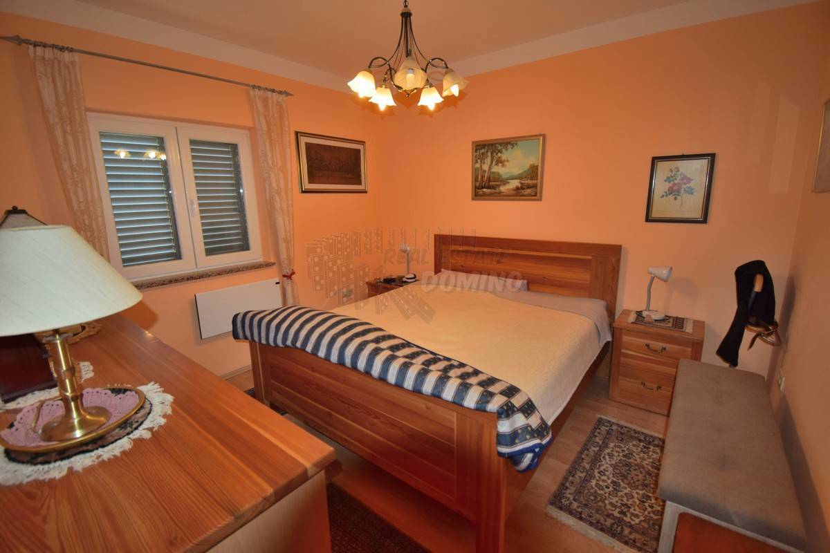 Bellissima casa con 2 appartamenti e garage!! Isola di Krk