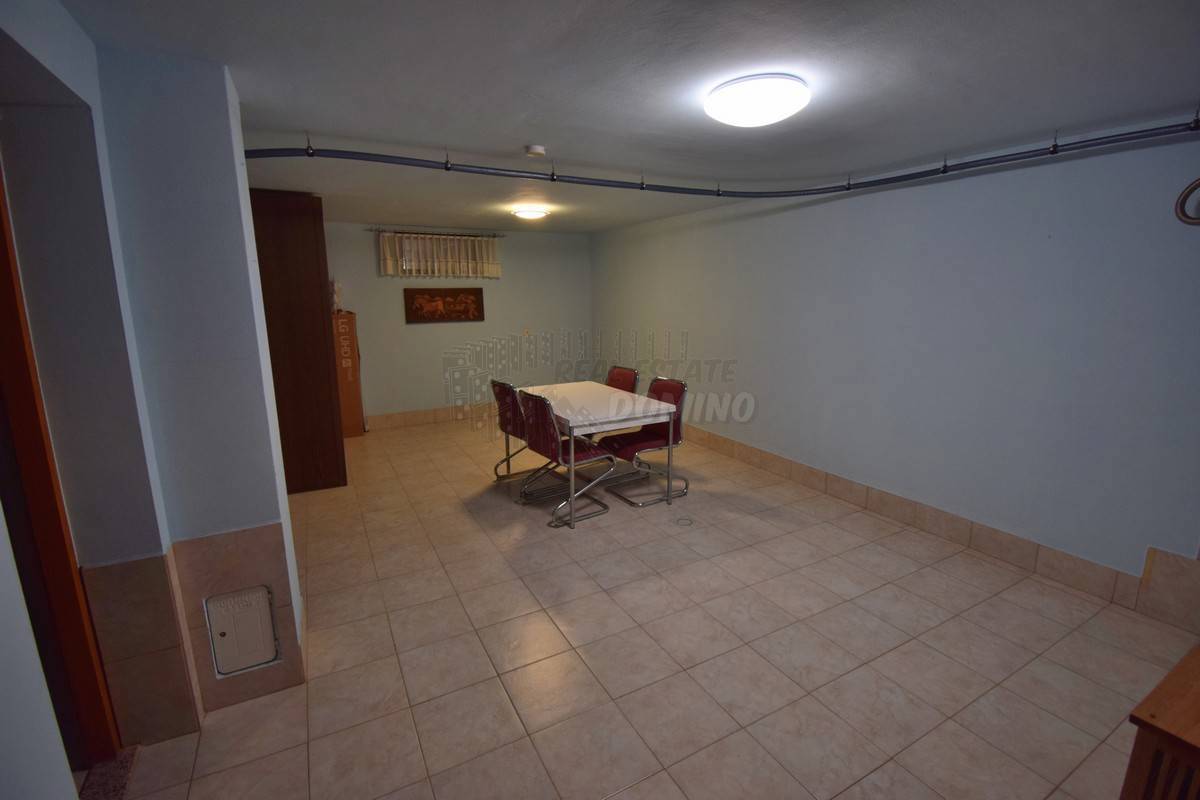 Bellissima casa con 2 appartamenti e garage!! Isola di Krk