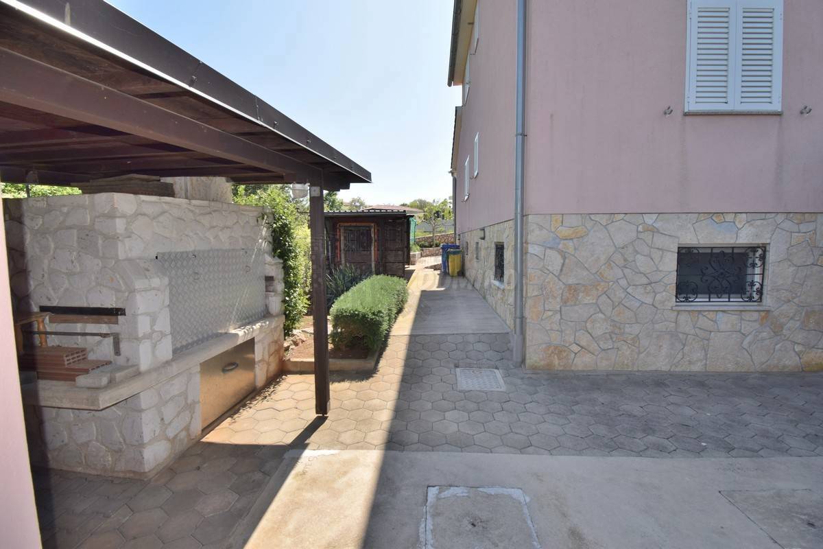 Bellissima casa con 2 appartamenti e garage!! Isola di Krk