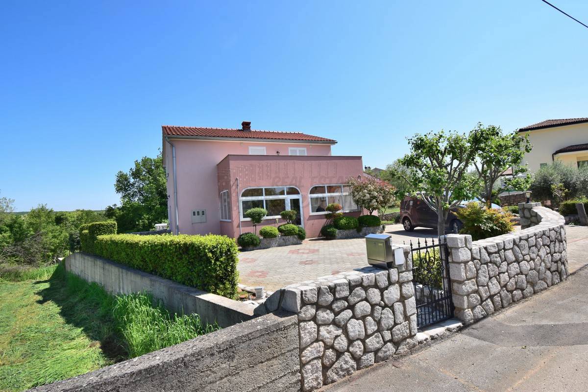 Bellissima casa con 2 appartamenti e garage!! Isola di Krk