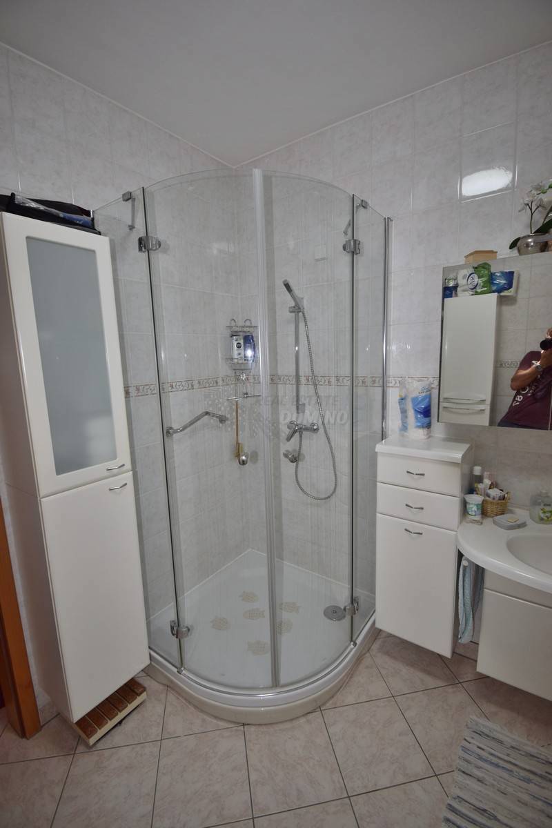 Bellissima casa con 2 appartamenti e garage!! Isola di Krk