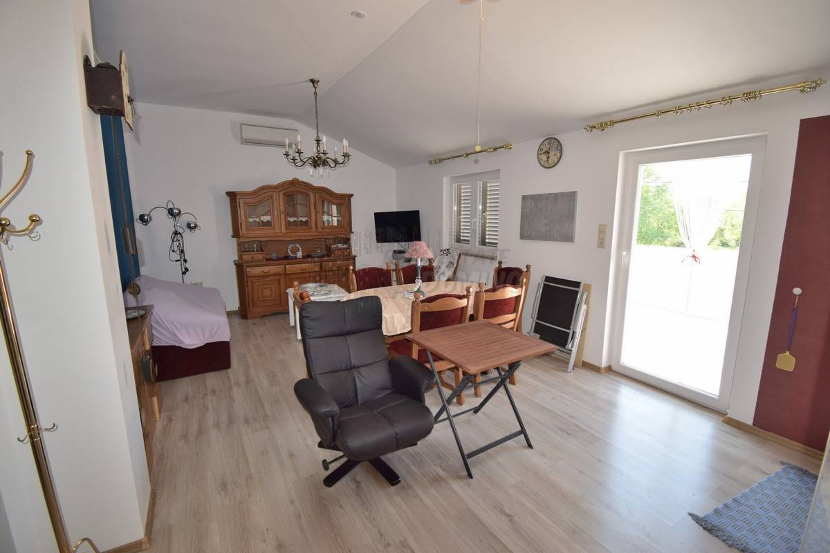 Bellissima casa con 2 appartamenti e garage!! Isola di Krk