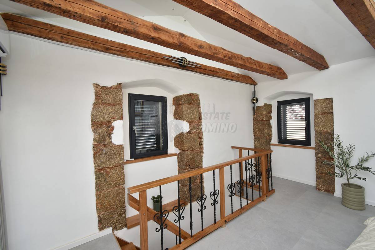 Splendida casa antica in pietra ristrutturata! Punat!
