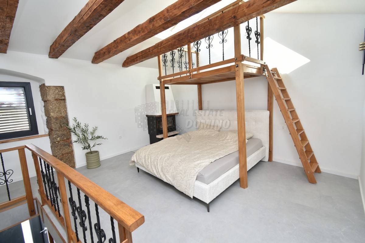 Splendida casa antica in pietra ristrutturata! Punat!