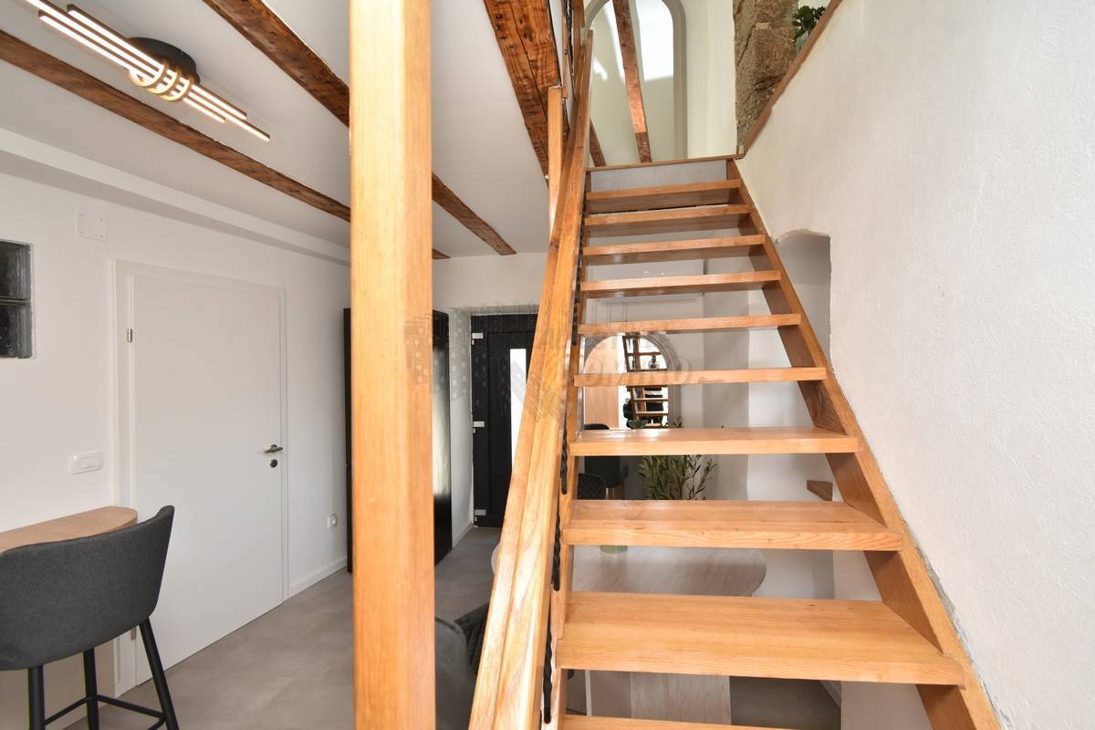 Splendida casa antica in pietra ristrutturata! Punat!