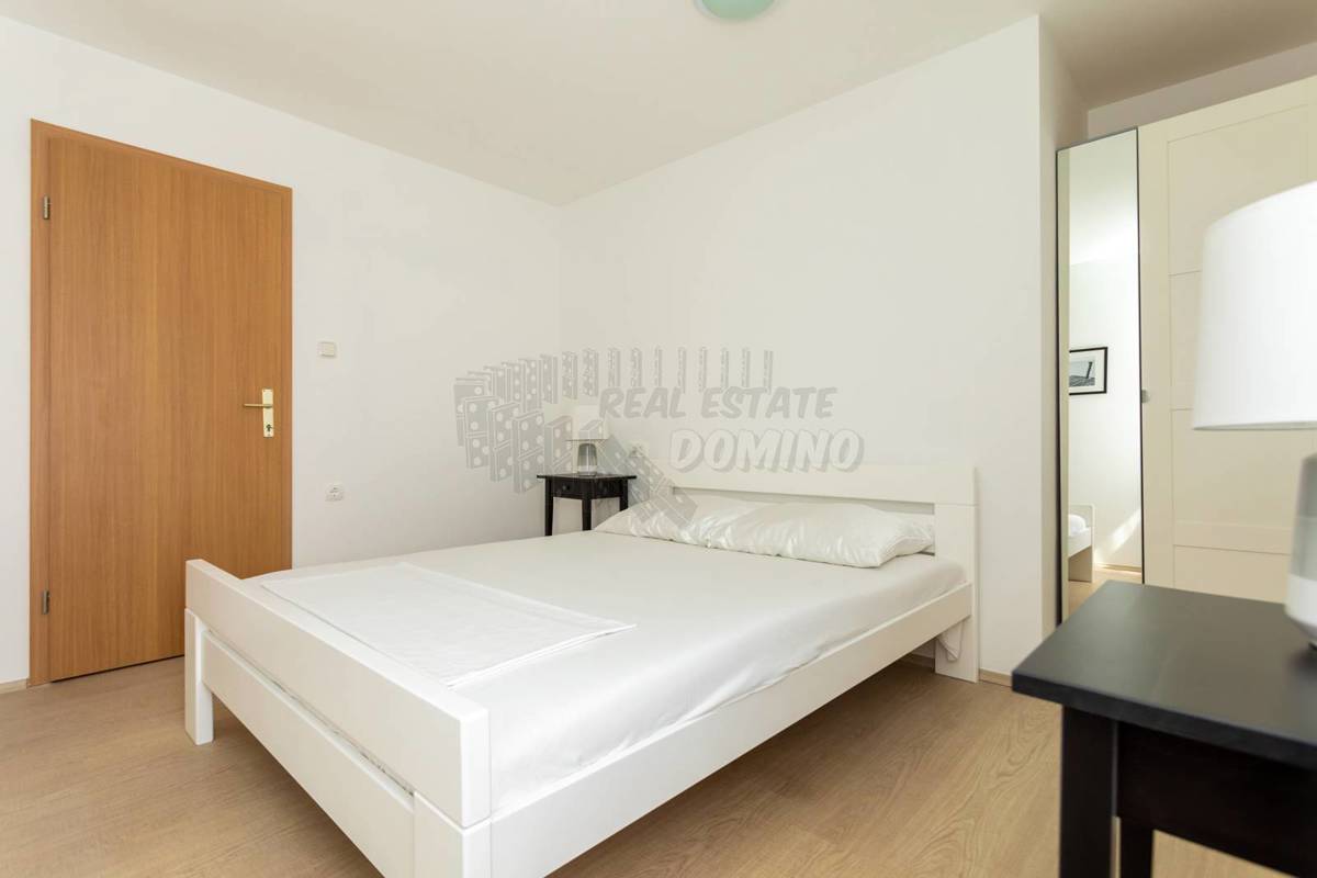 Bellissima villetta bifamiliare con piscina a 100 mt dal mare! Soline!