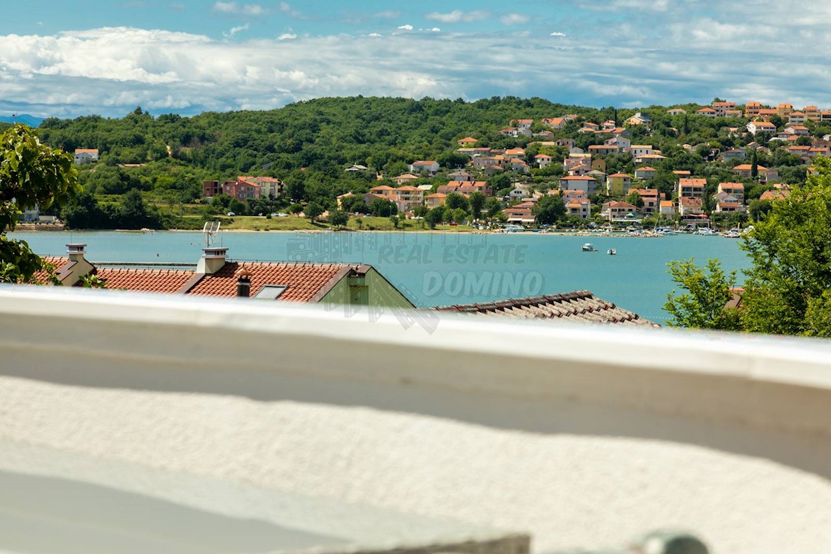 Bellissima villetta bifamiliare con piscina a 100 mt dal mare! Soline!