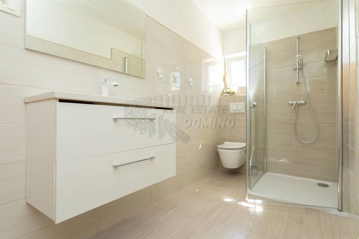 Bellissima villetta bifamiliare con piscina a 100 mt dal mare! Soline!