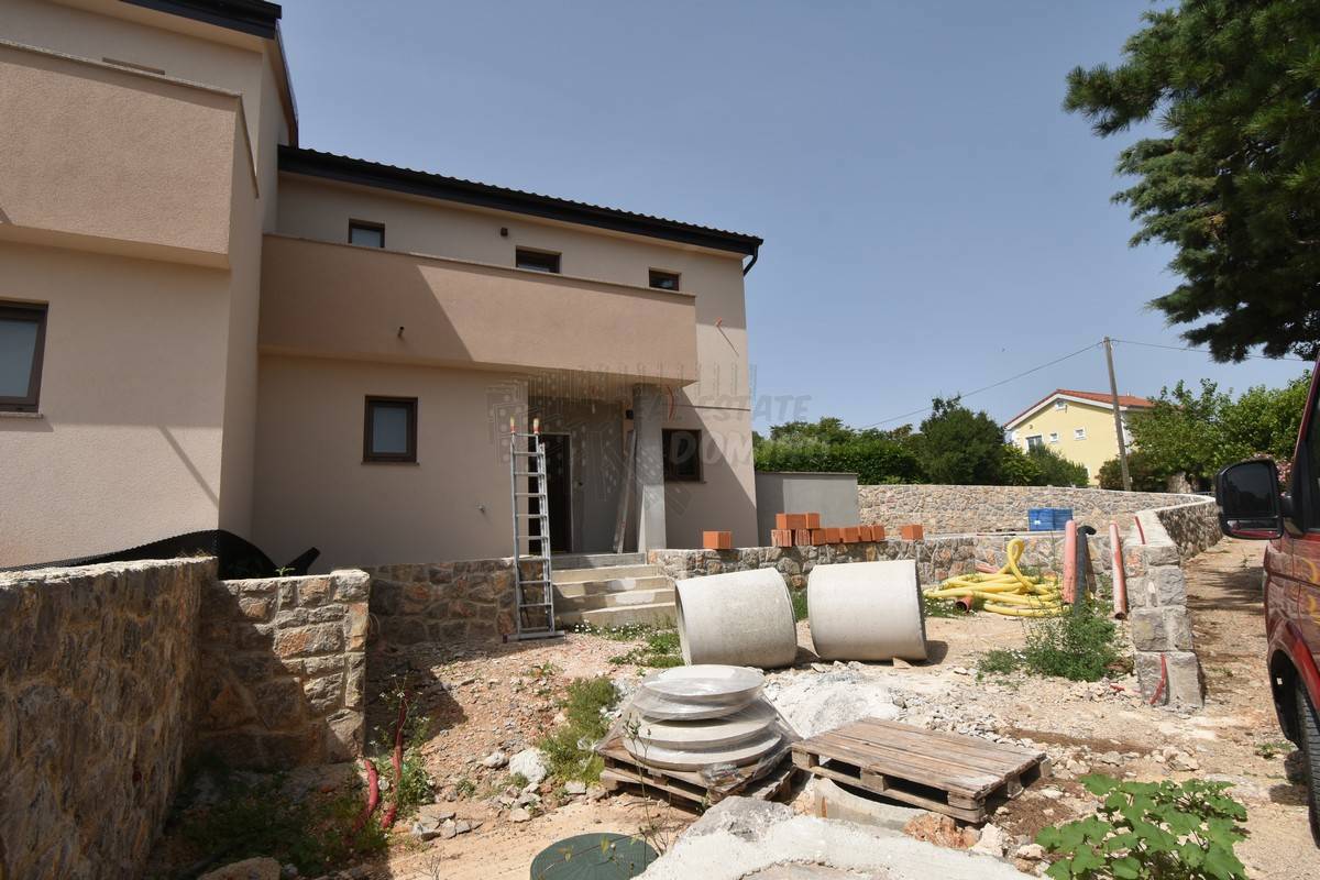 Bellissimo nuovo edificio vicino alla città di Krk!