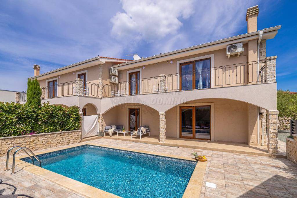 Due bellissime ville con piscina e vista mare!