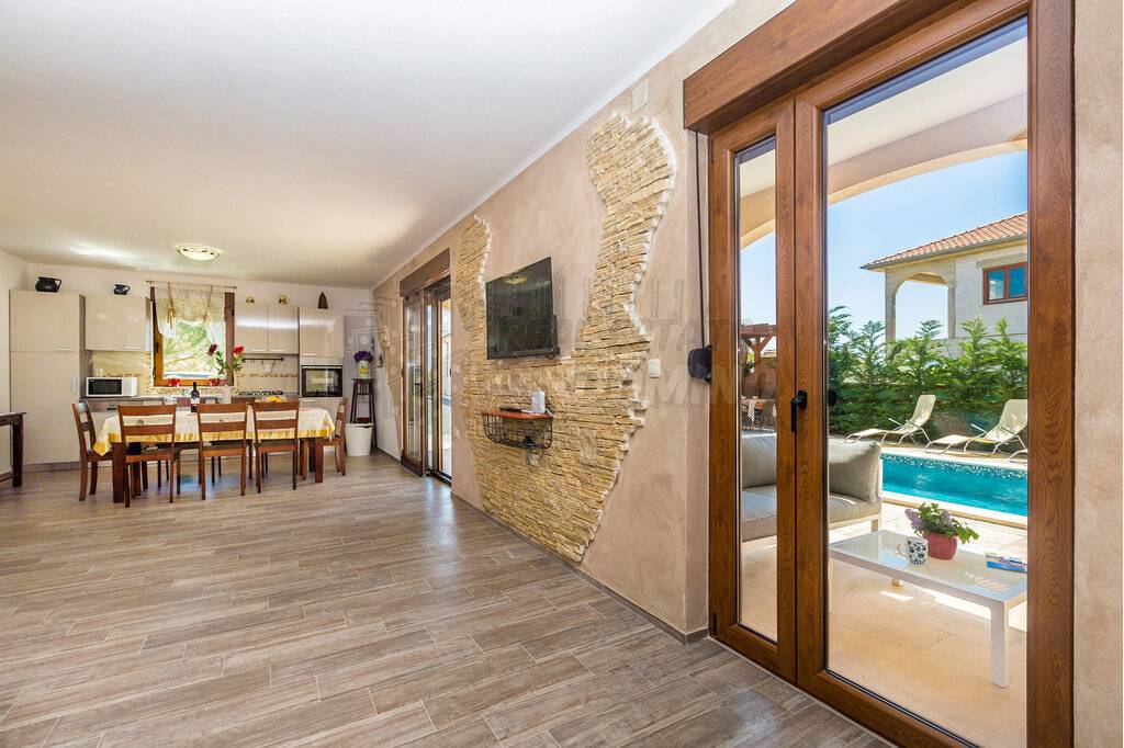 Due bellissime ville con piscina e vista mare!