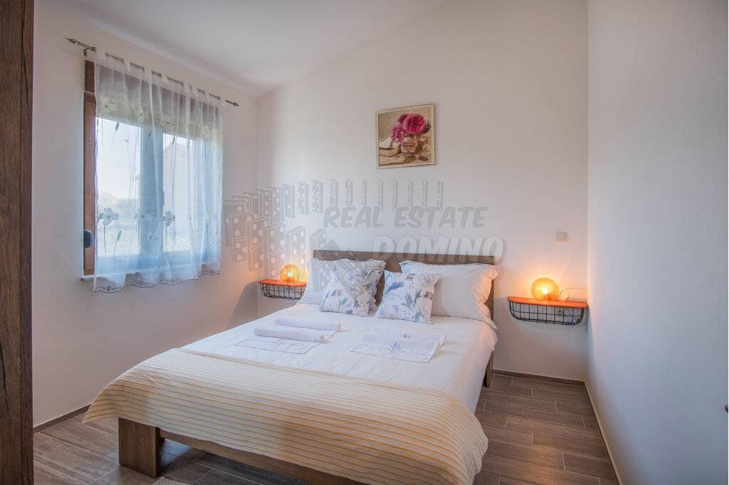 Due bellissime ville con piscina e vista mare!