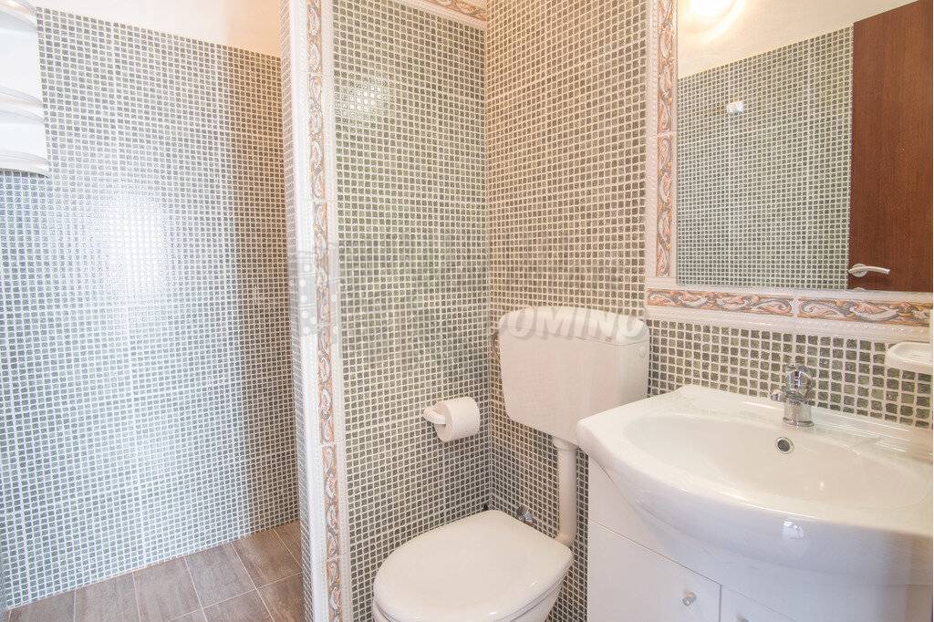 Due bellissime ville con piscina e vista mare!