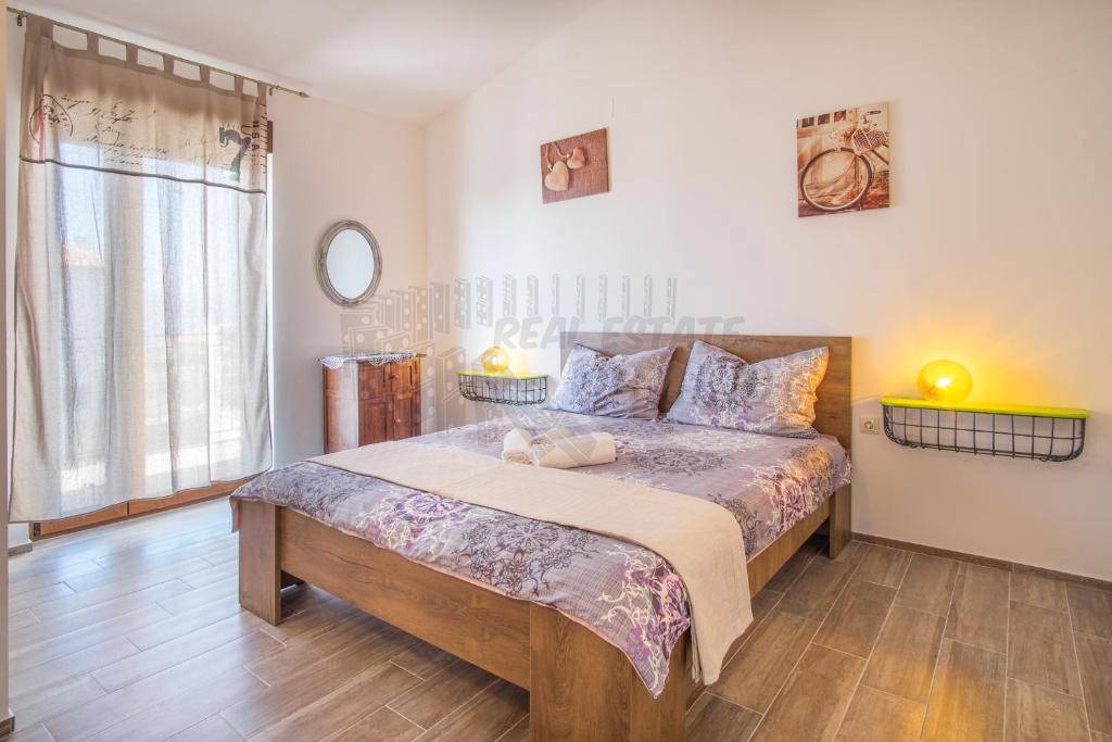 Due bellissime ville con piscina e vista mare!