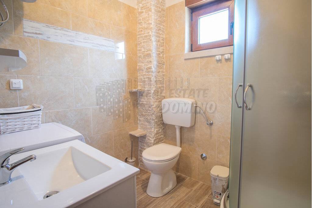 Due bellissime ville con piscina e vista mare!