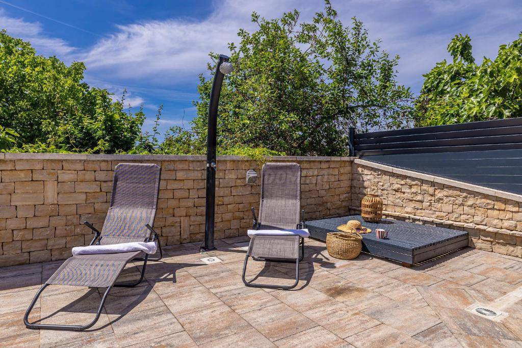 Due bellissime ville con piscina e vista mare!