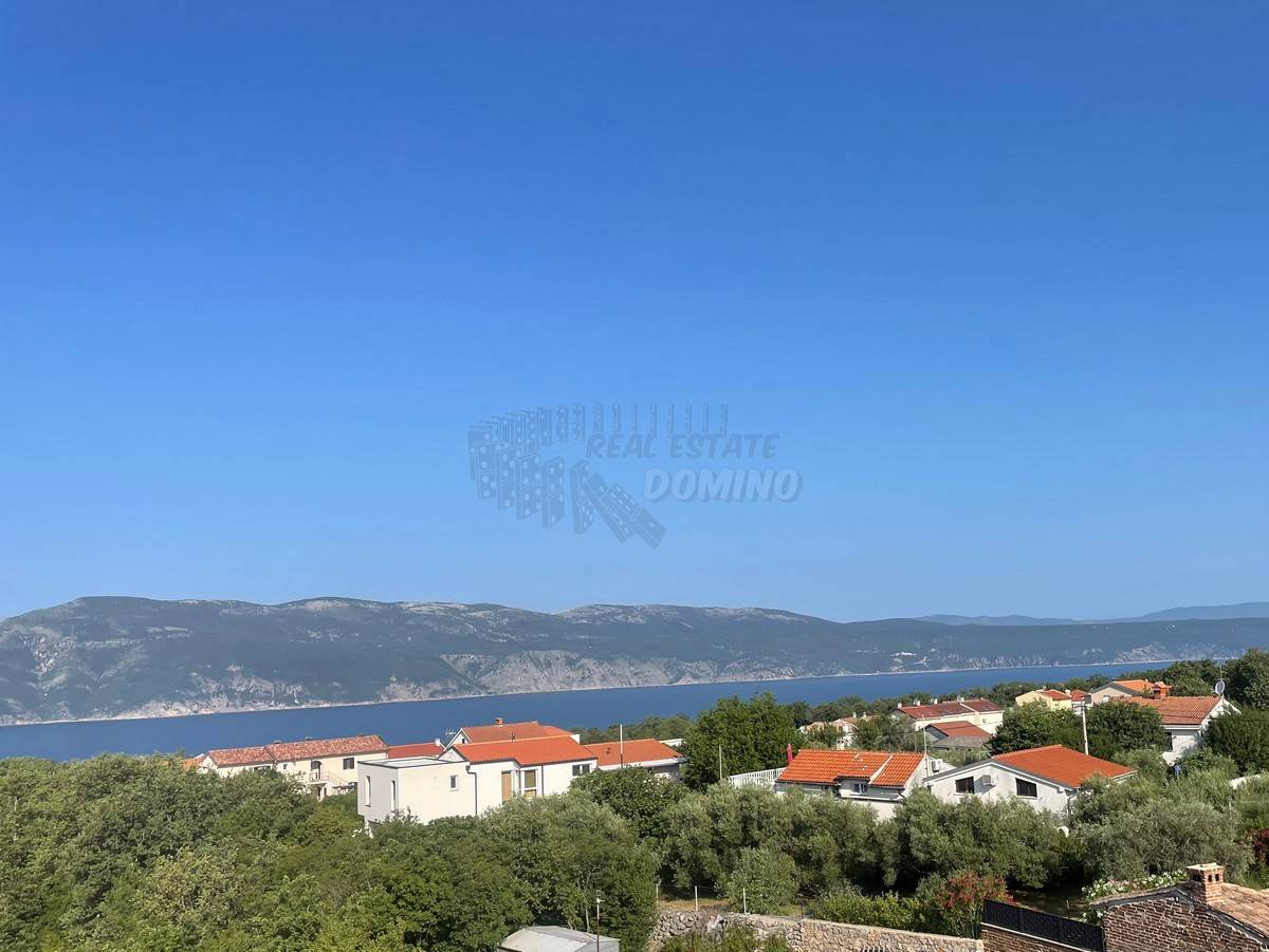 Una casa con terrazza panoramica e vista panoramica! L'isola di Veglia!