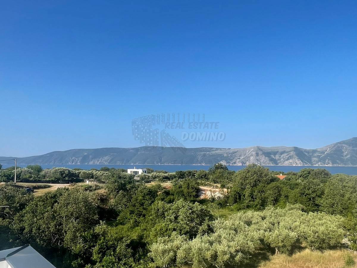 Una casa con terrazza panoramica e vista panoramica! L'isola di Veglia!