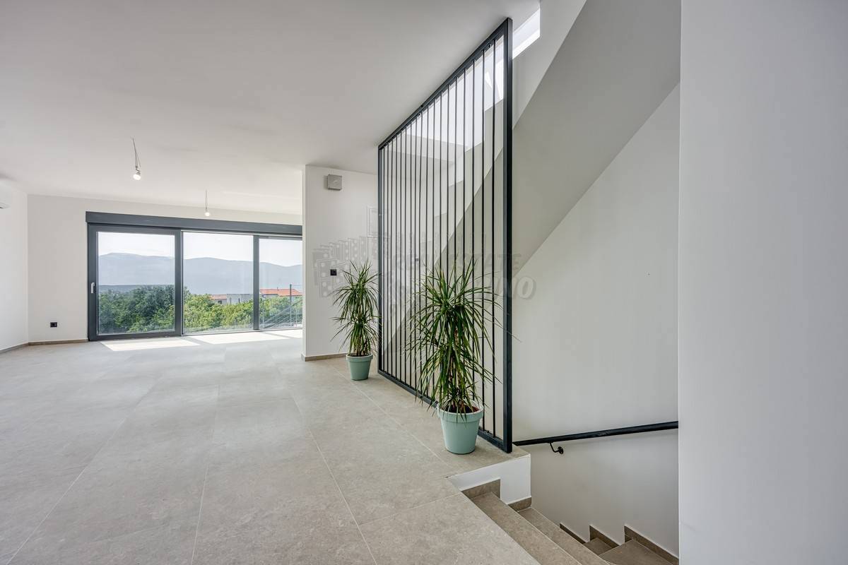 Una casa con terrazza panoramica e vista panoramica! L'isola di Veglia!