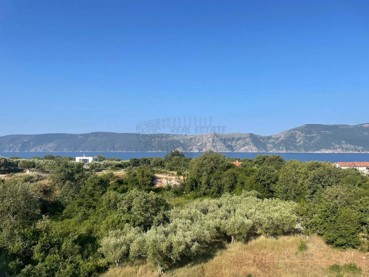 Una casa con terrazza panoramica e vista panoramica! L'isola di Veglia!