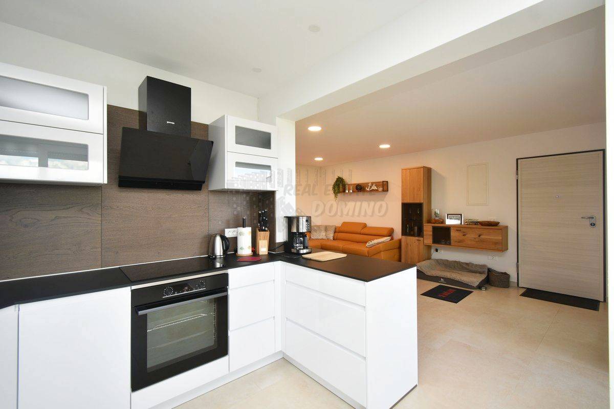 Un appartamento di lusso in una zona esclusiva di Malinska, Rova! Vista mare!