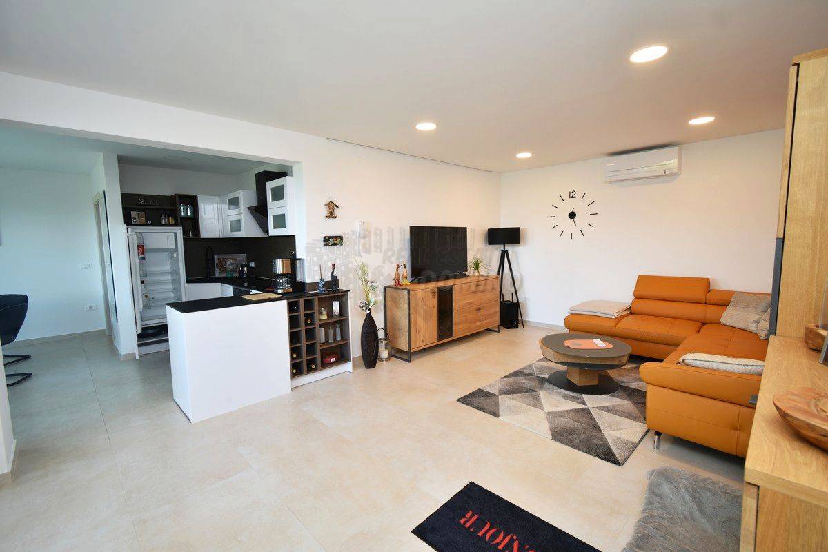 Un appartamento di lusso in una zona esclusiva di Malinska, Rova! Vista mare!