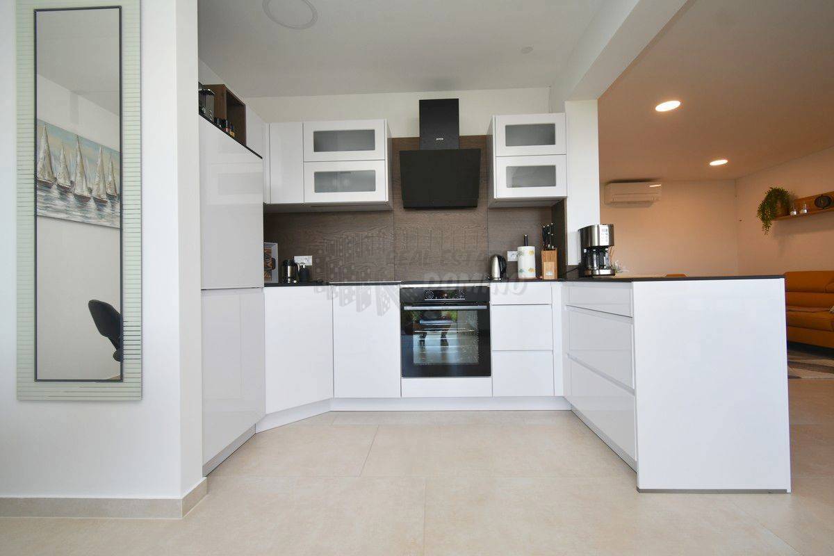 Un appartamento di lusso in una zona esclusiva di Malinska, Rova! Vista mare!