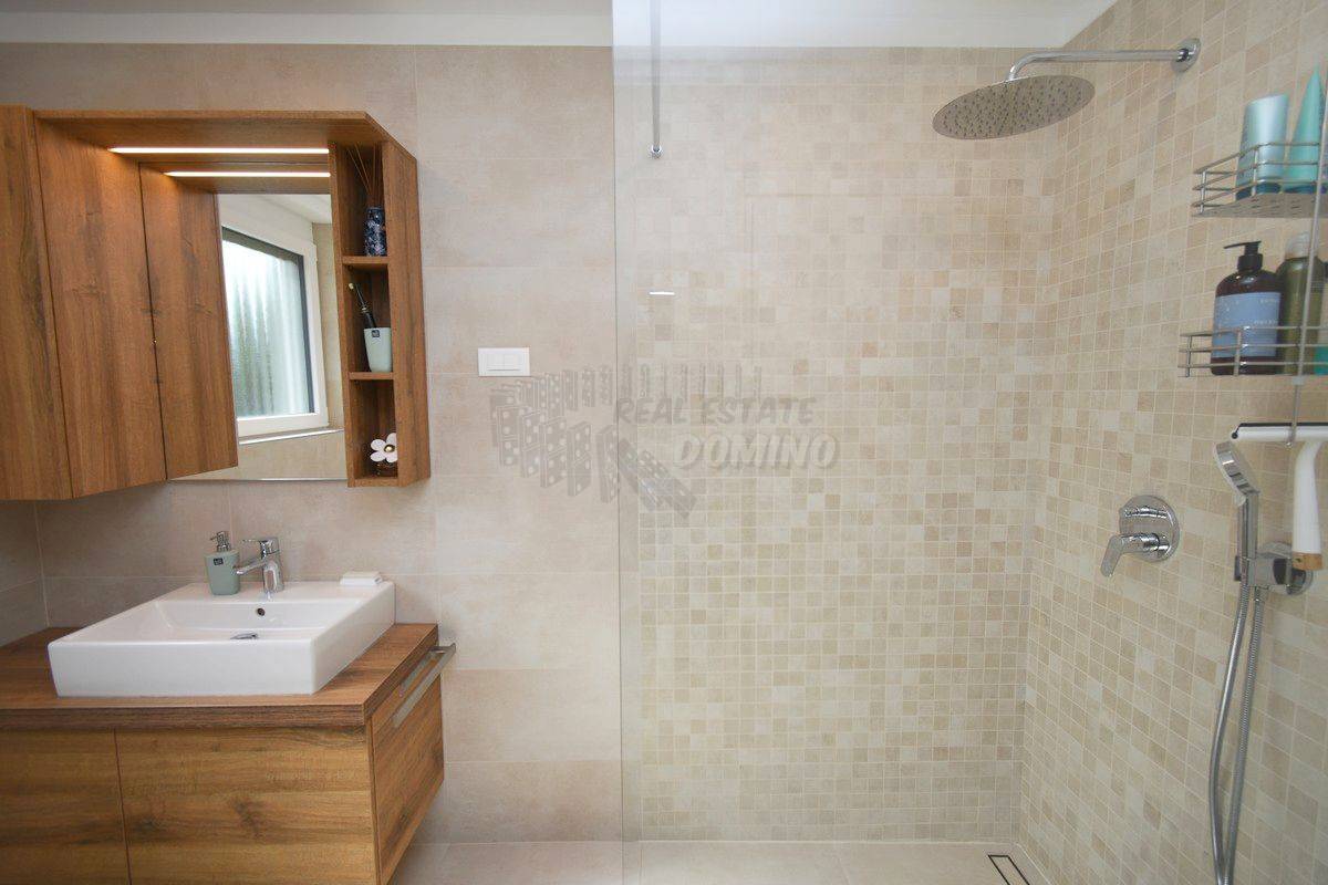 Un appartamento di lusso in una zona esclusiva di Malinska, Rova! Vista mare!