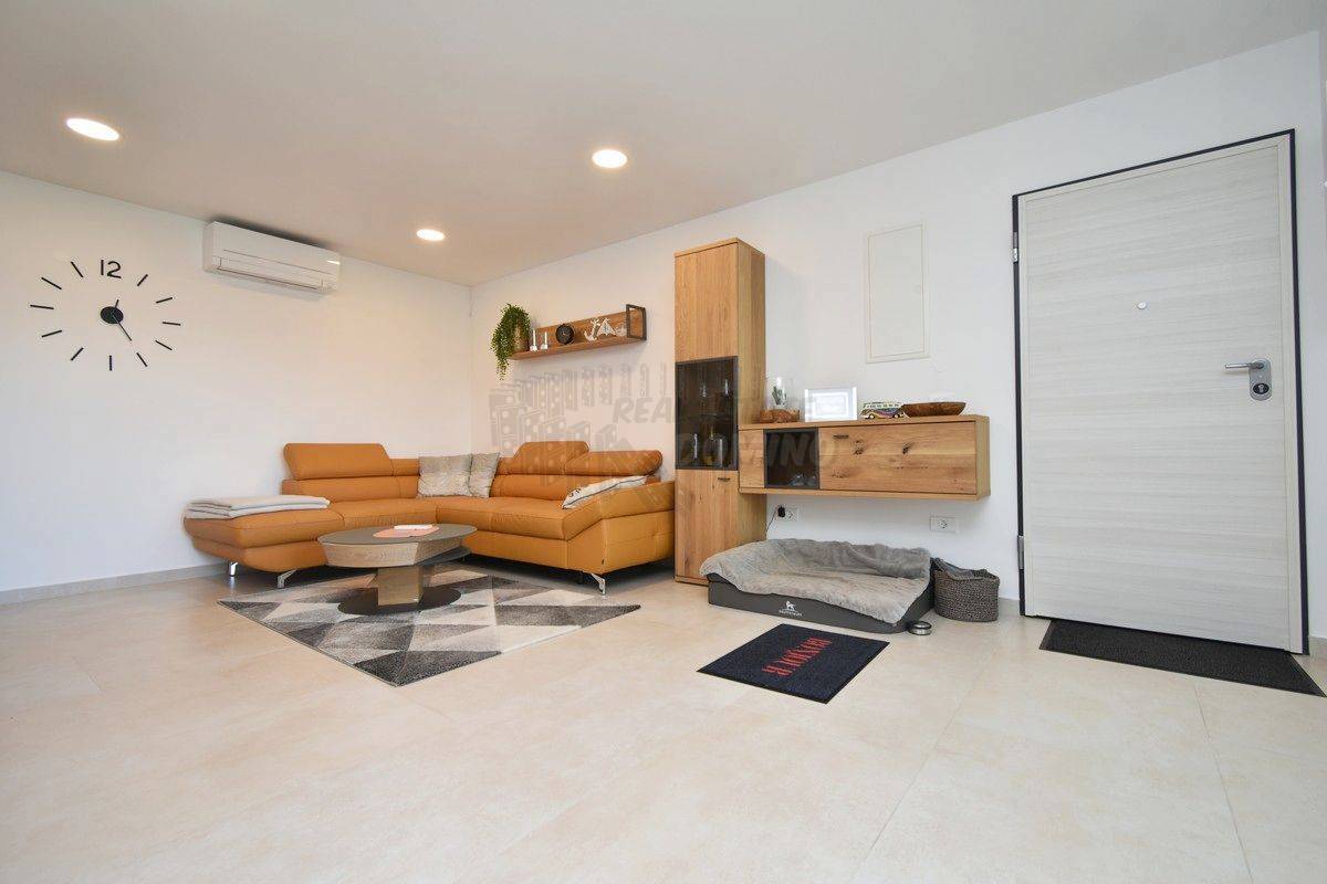 Un appartamento di lusso in una zona esclusiva di Malinska, Rova! Vista mare!