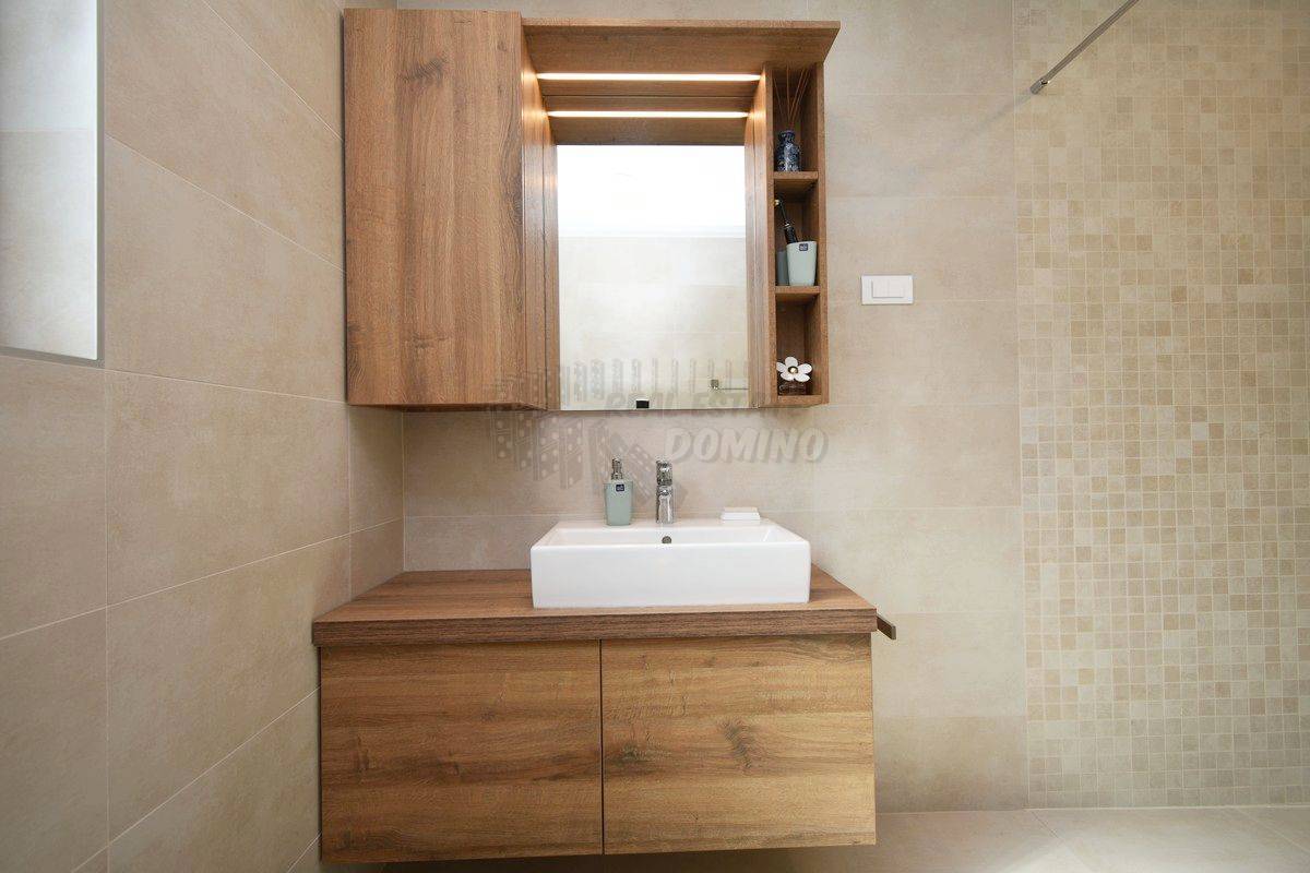 Un appartamento di lusso in una zona esclusiva di Malinska, Rova! Vista mare!