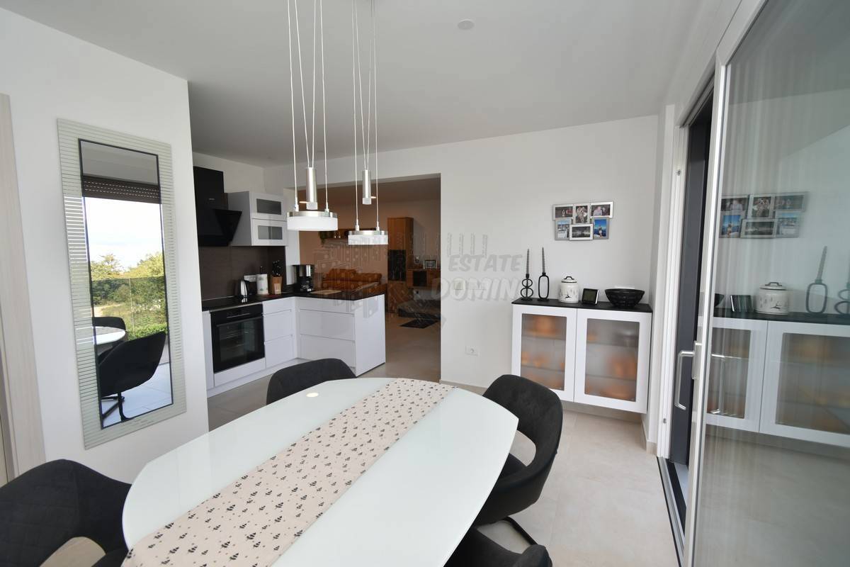 Un appartamento di lusso in una zona esclusiva di Malinska, Rova! Vista mare!