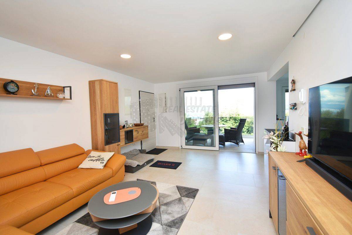 Un appartamento di lusso in una zona esclusiva di Malinska, Rova! Vista mare!