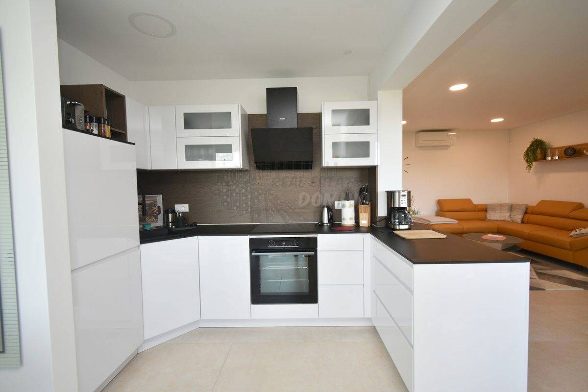 Un appartamento di lusso in una zona esclusiva di Malinska, Rova! Vista mare!