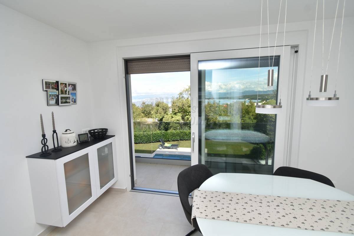 Un appartamento di lusso in una zona esclusiva di Malinska, Rova! Vista mare!