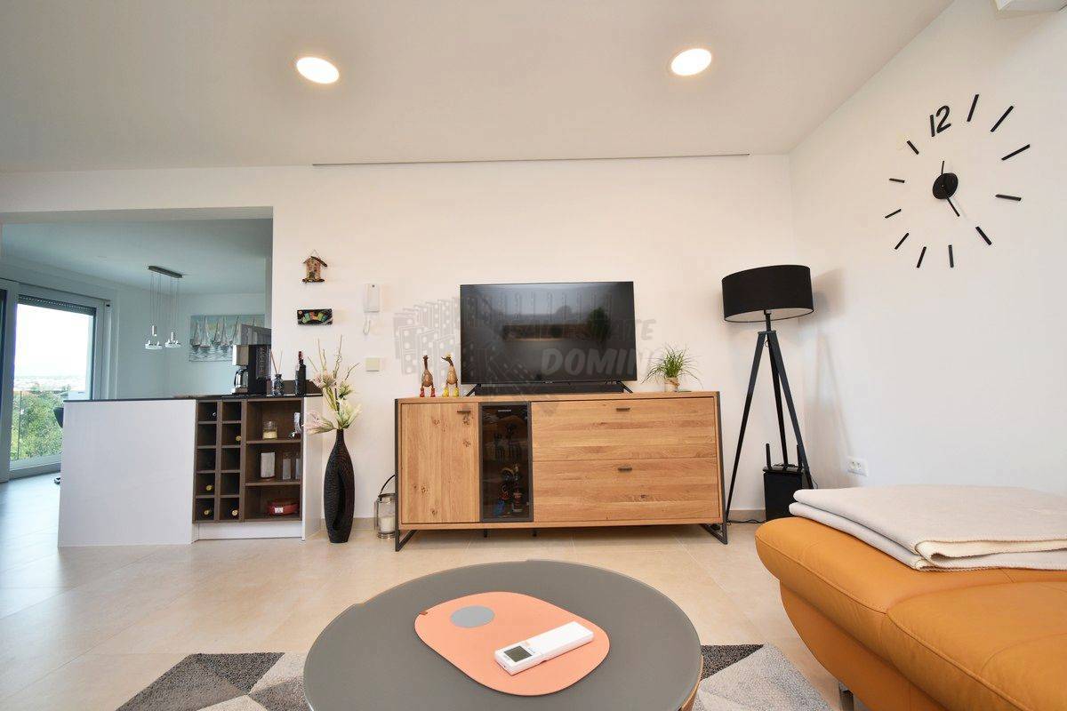 Un appartamento di lusso in una zona esclusiva di Malinska, Rova! Vista mare!