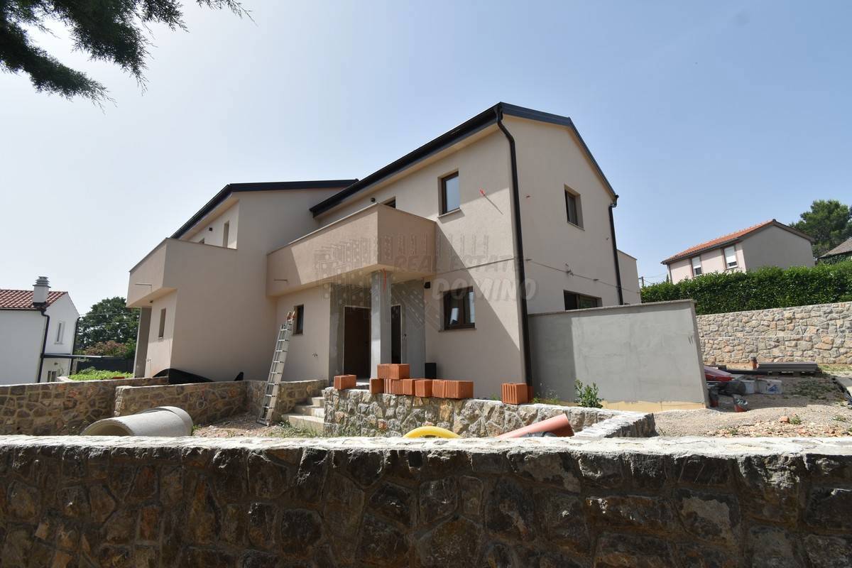 Bellissimo nuovo edificio vicino alla città di Krk!
