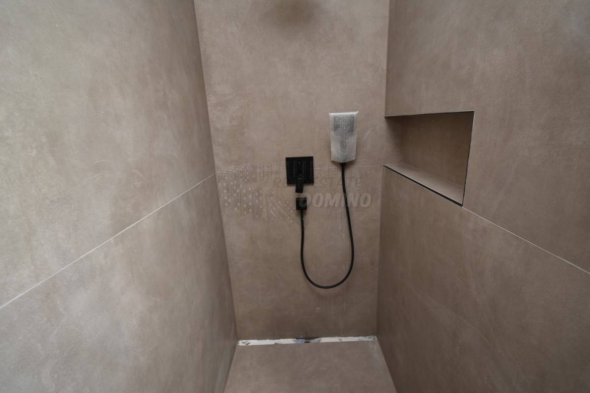 Bellissimo nuovo edificio vicino alla città di Krk!