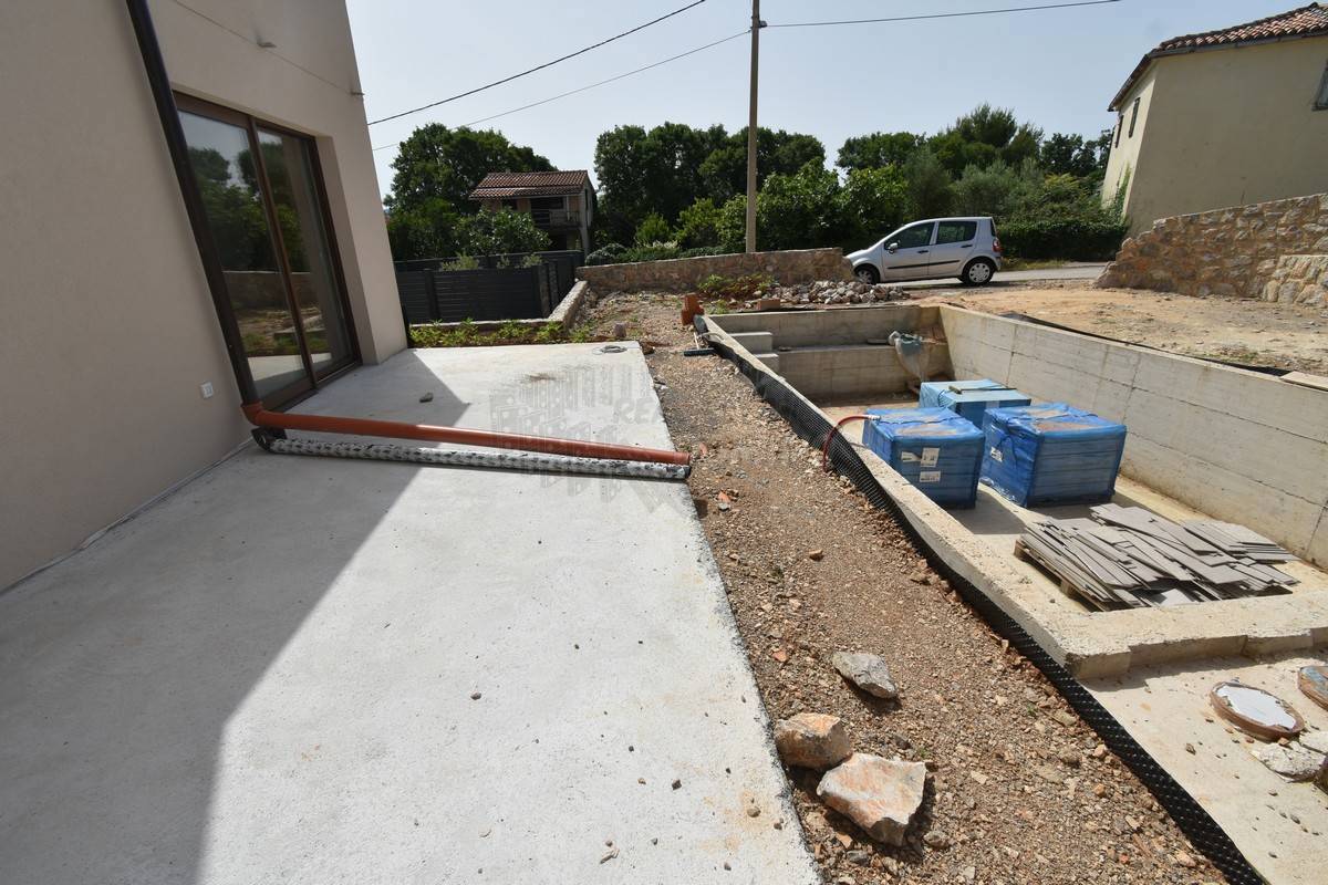 Bellissimo nuovo edificio vicino alla città di Krk!