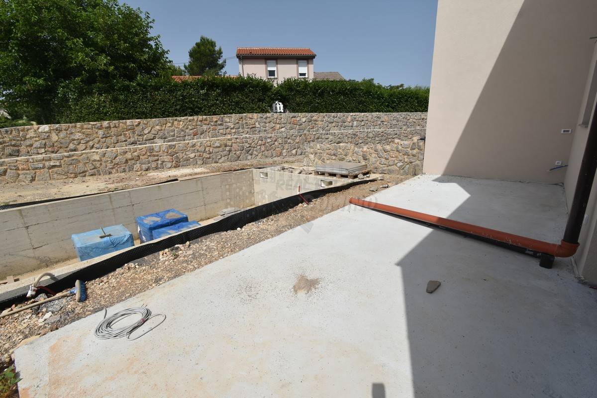 Bellissimo nuovo edificio vicino alla città di Krk!