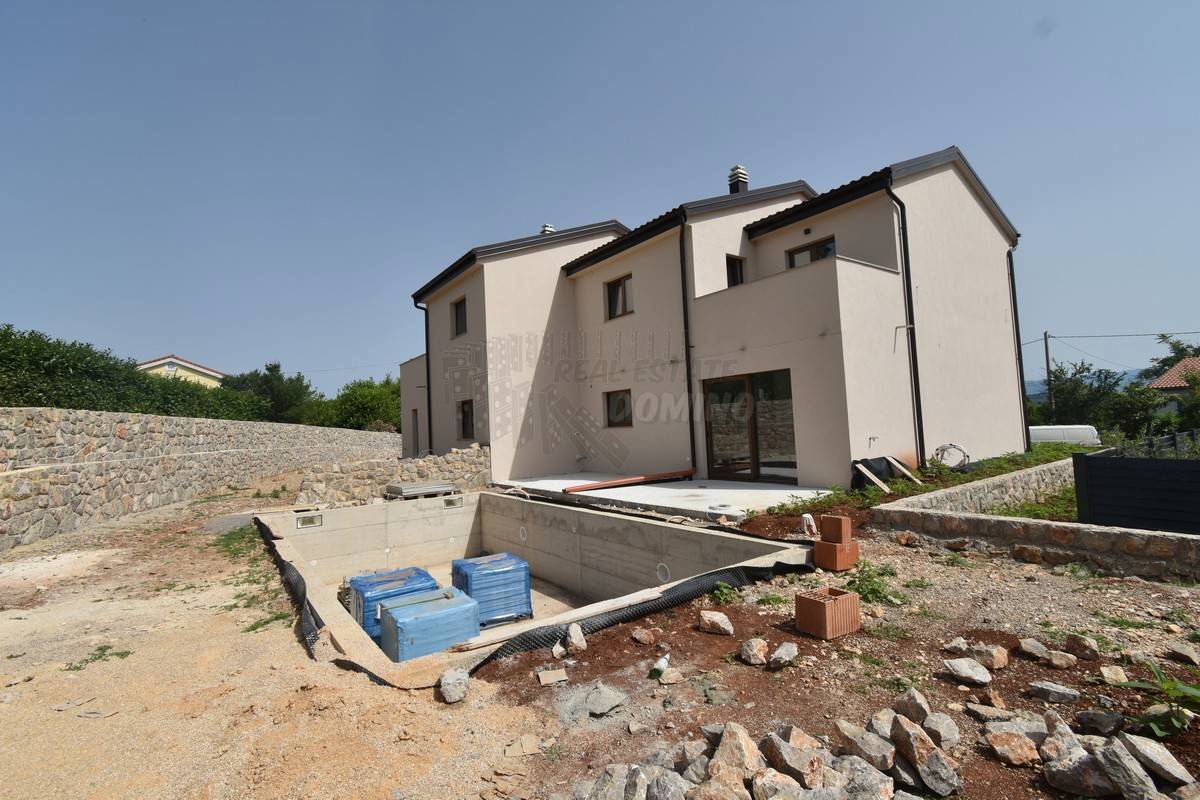 Bellissimo nuovo edificio vicino alla città di Krk!