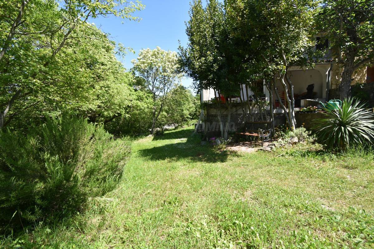 Casa ristrutturata con ampio giardino! Isola di Krk