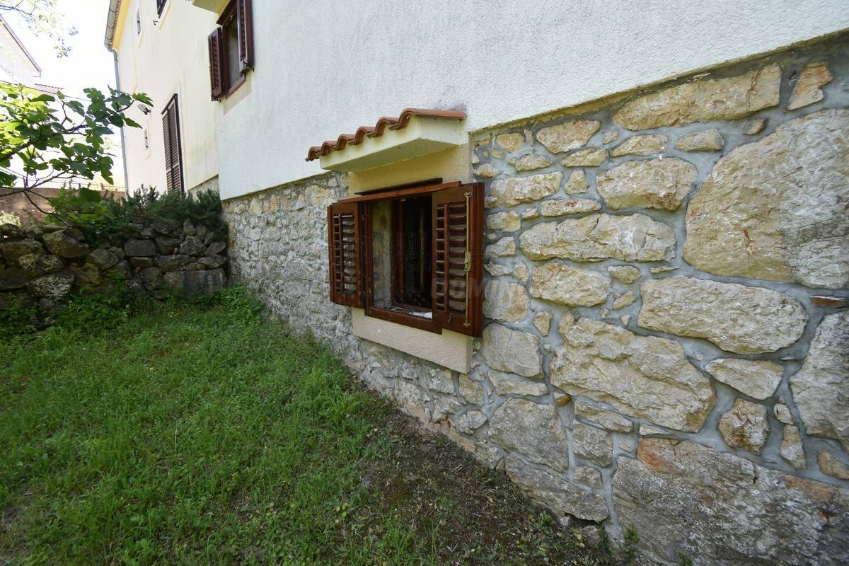 Casa ristrutturata con ampio giardino! Isola di Krk