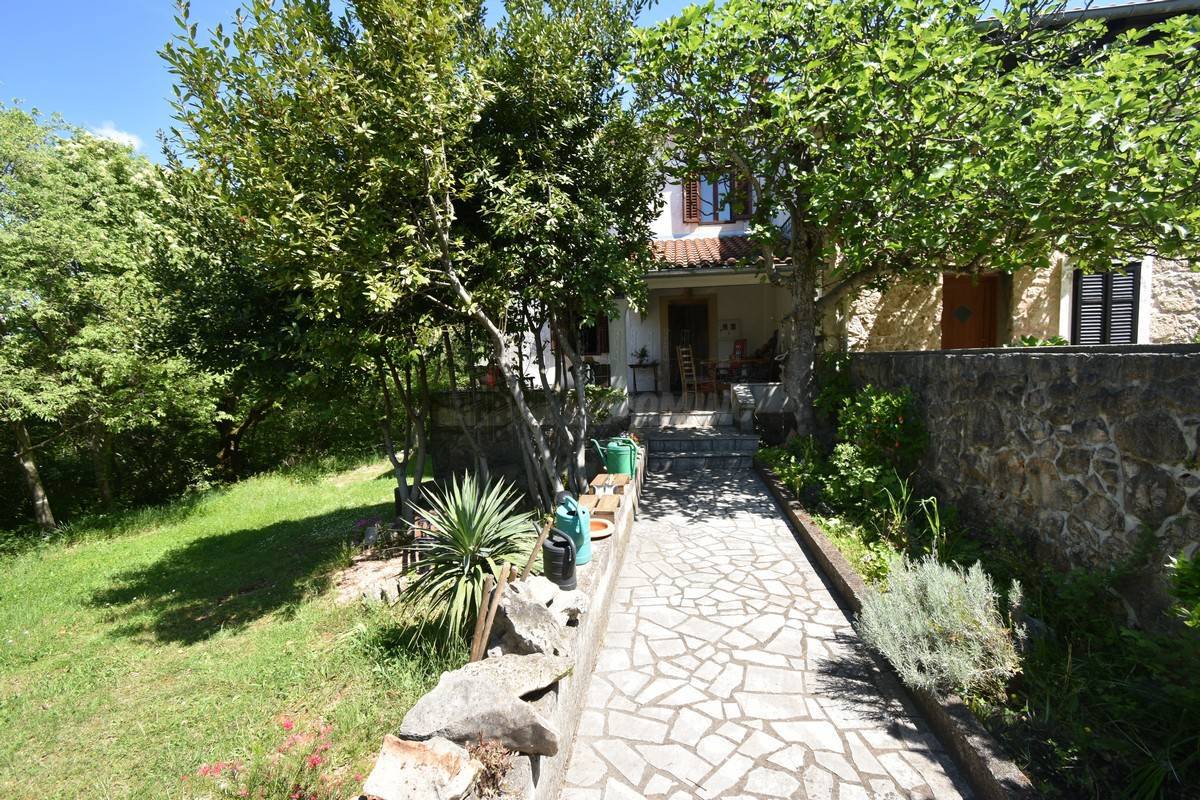 Casa ristrutturata con ampio giardino! Isola di Krk